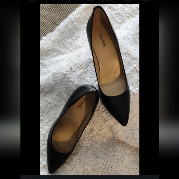 MK Black Shoe - Picture 2 of 6